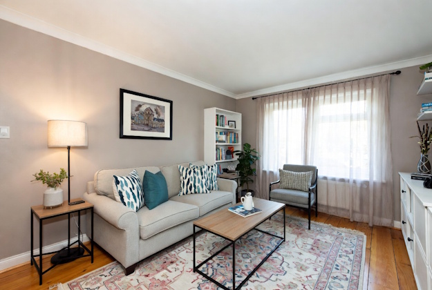 Mid-range living room furniture typical of Havertys in Baton Rouge