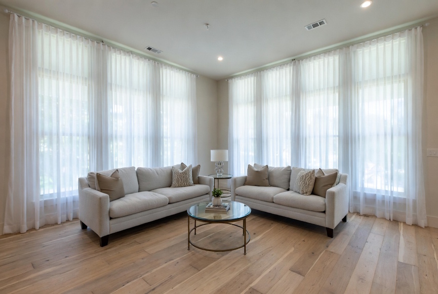 sofa-loveseat-bright-living-room-baton-rouge